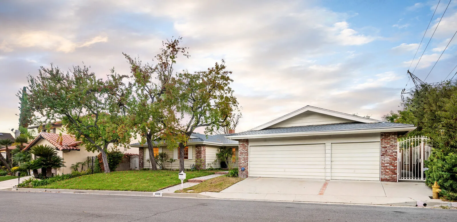Single-story Florida home with attached garage